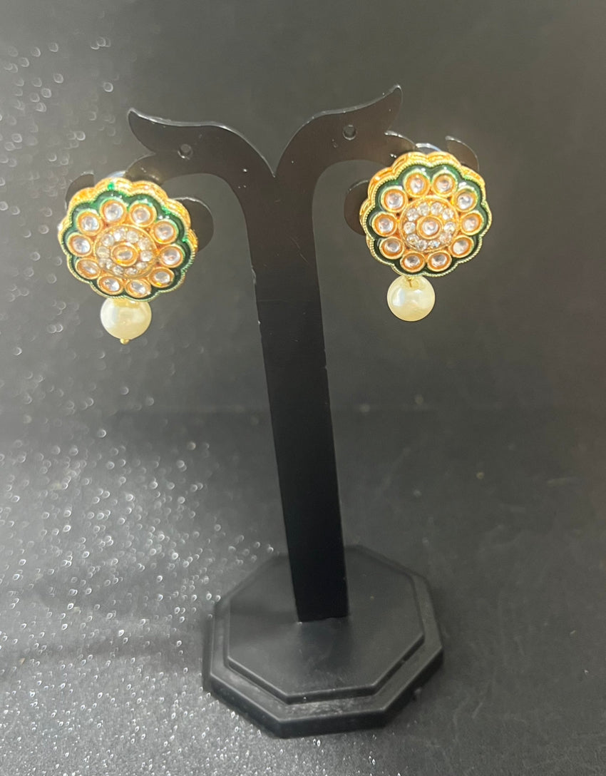 Pearl and Kundan Choker Necklace with Earrings