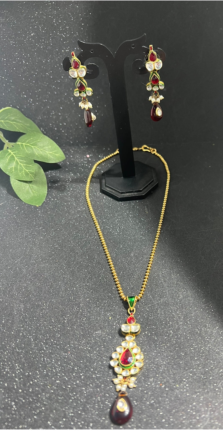 Kundan Pendant set with Earrings.