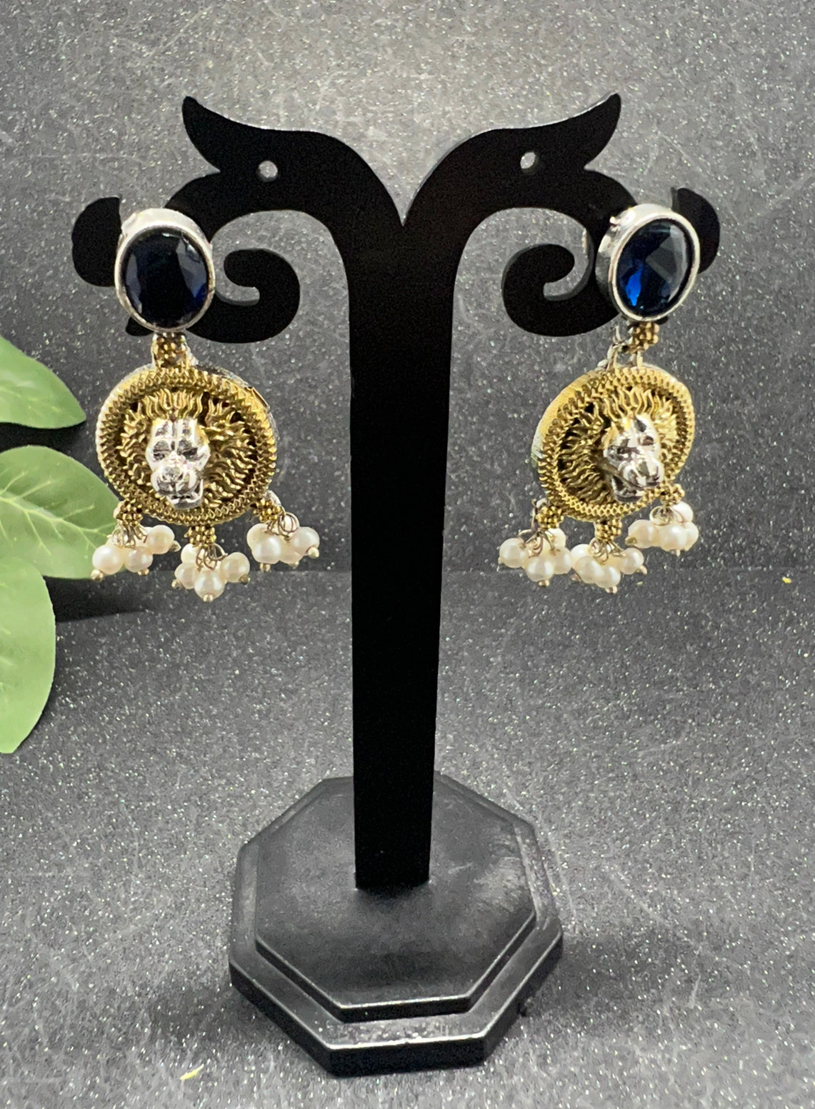 Dual-Tone necklace with earrings