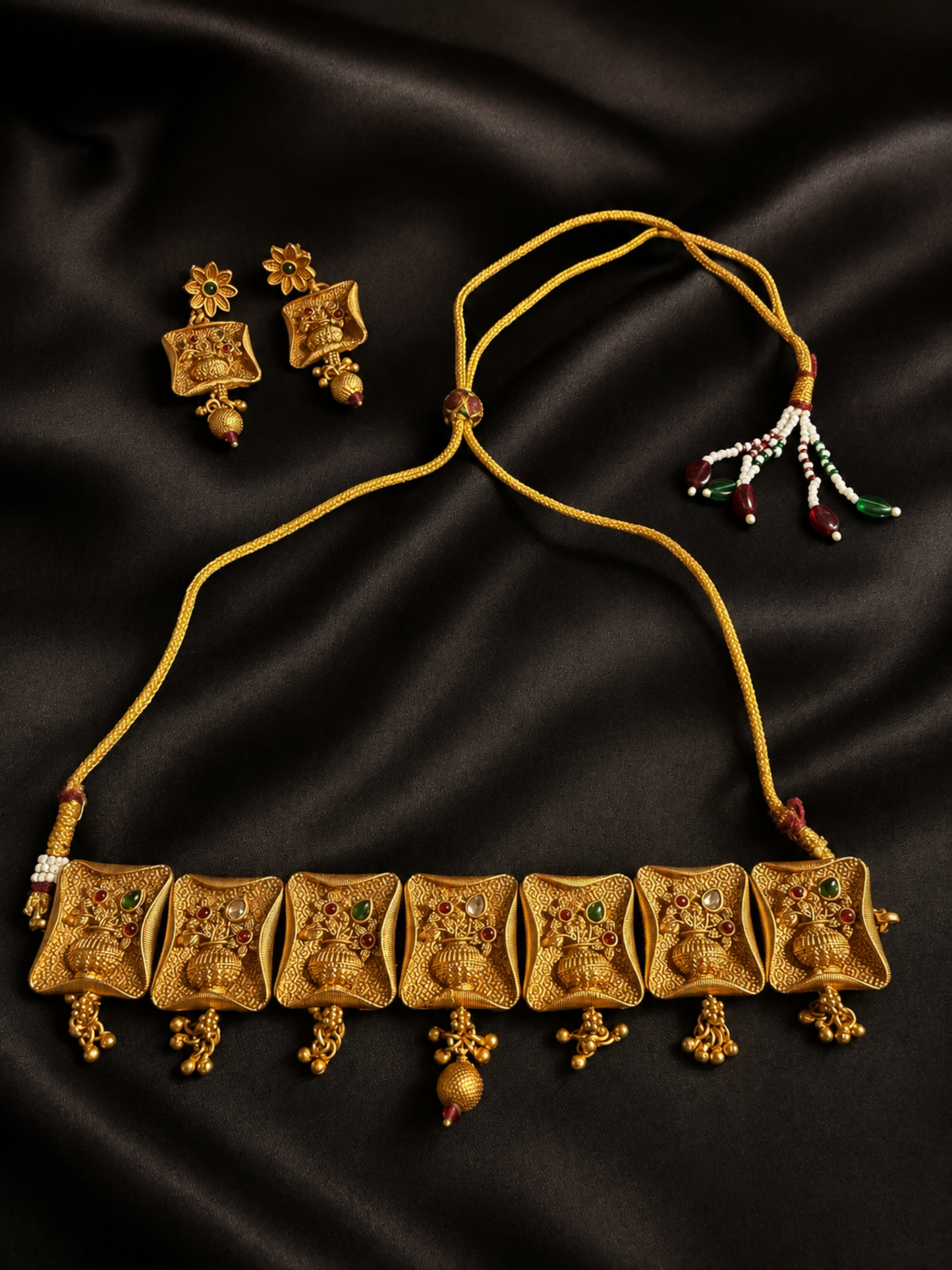 Kalash Design Necklace Set