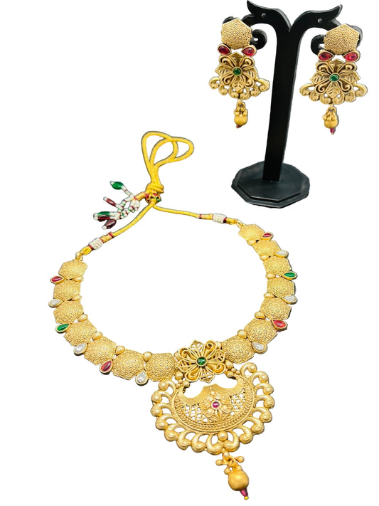 Rajwadi Polish Necklace with earrings.