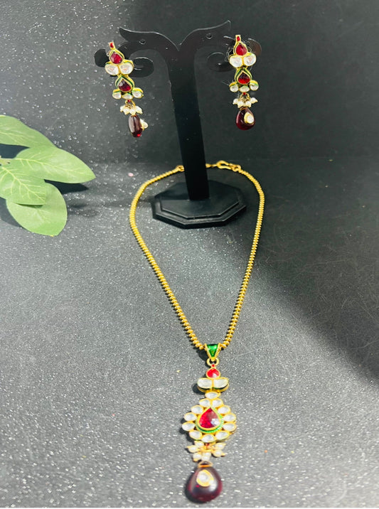 Kundan Pendant set with Earrings.